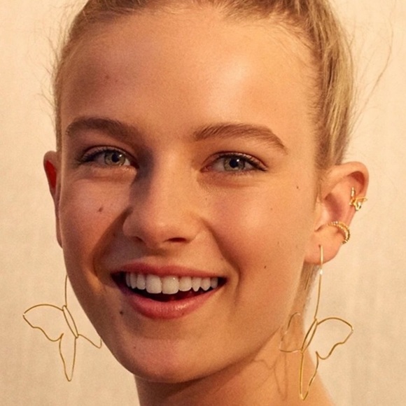 Free People Jewelry - FREE when bundled! 🌞Butterfly Threader Hoops in Gold